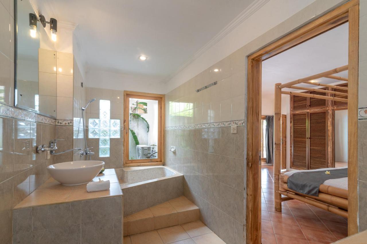 Villa Dinding Batu Singaraja エクステリア 写真