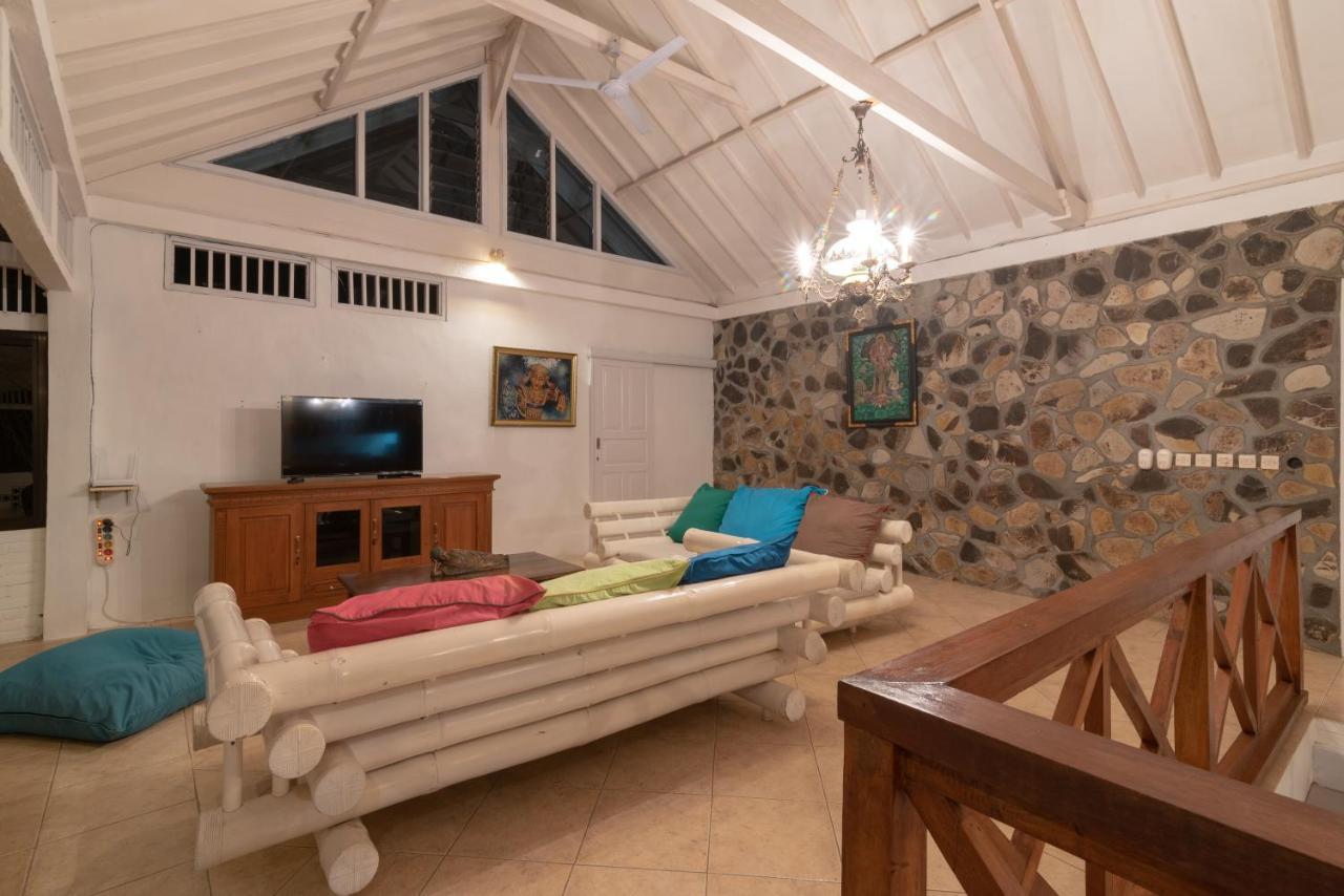 Villa Dinding Batu Singaraja エクステリア 写真