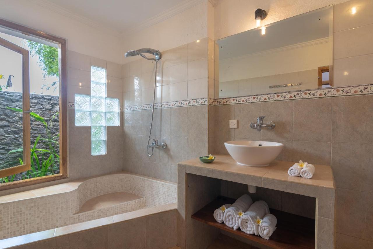 Villa Dinding Batu Singaraja エクステリア 写真
